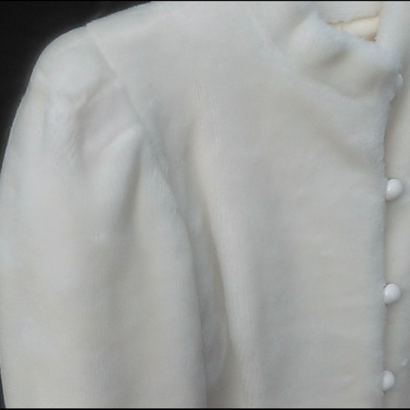 Vintage White Faux Fur Jacket - Picture 9 of 10